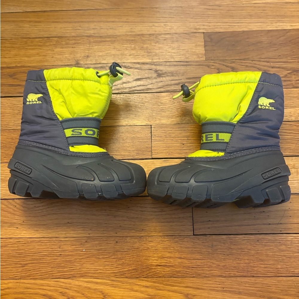 Sorel Kids' Bright green and Dark Gray Winter Boots
Except condition 
Size 10